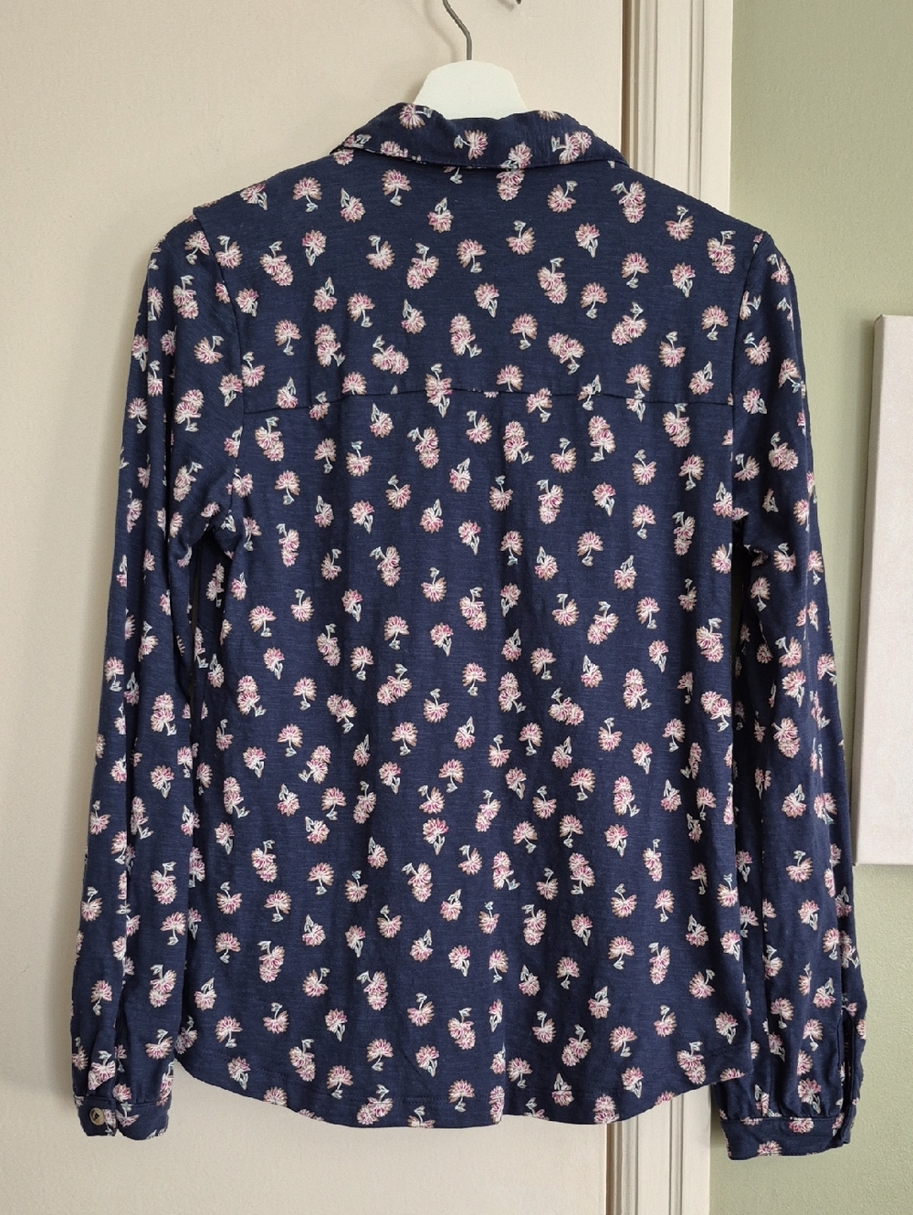 EUC Lily & Me Navy Floral Organic Cotton Jersey Blouse, US 6 - Picture 3 of 8